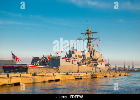 USS Stockdale (DDG-106) ist ein Lenkwaffenzerstörer der Arleigh-Burke-Klasse der United States Navy. Hier verankert am N. Vancouve Stockfoto