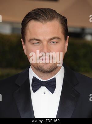 Los Angeles, CA, USA. 30. Januar 2016. Leonardo DiCaprio im Ankunftsbereich für 22. Annual Screen Actors Guild Awards (SAG) - Ankünfte 3, Shrine Auditorium, Los Angeles, CA 30. Januar 2016. Bildnachweis: Dee Cercone/Everett Collection/Alamy Live-Nachrichten Stockfoto