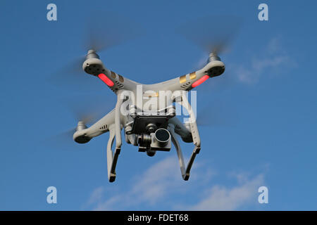 Eine DJI Phantom 3 Professional Quadcopter (oft als eine Drohne). Stockfoto