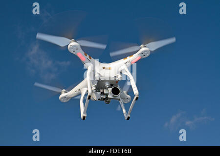 Eine DJI Phantom 3 Professional Quadcopter (oft als eine Drohne). Stockfoto