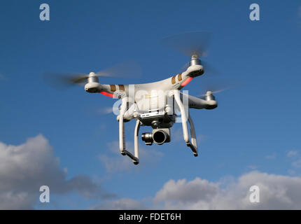 Eine DJI Phantom 3 Professional Quadcopter (oft als eine Drohne). Stockfoto