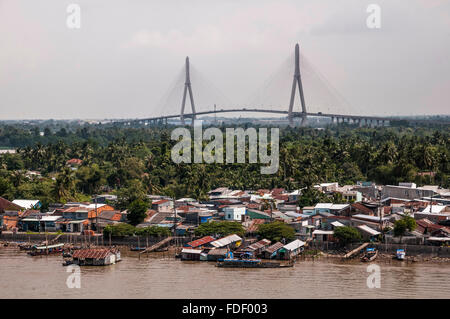 Vietnam. Vietnam. Ost-Asien. Kann Tho Brücke eine Schrägseilbrücke über den Hau-Fluss, der größte Nebenfluss des Mekong ist Stockfoto