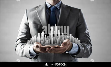 Nahaufnahme von Geschäftsmann Hand mit Bau-Modell Stockfoto