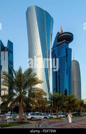 Der Al Bidda Turm, das World Trade Center Doha und Burj Doha genommen von der Corniche, Doha, Katar Stockfoto