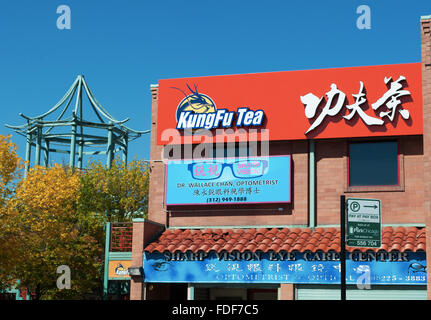 Chicago, Illinois, Vereinigte Staaten von Amerika, USA: Palast und Gebäude in der Chinatown Nachbarschaft, Skyline und das tägliche Leben Stockfoto