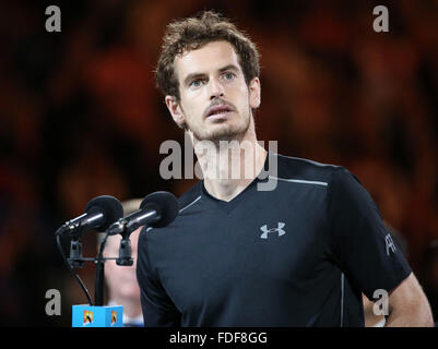 Melbourne, Australien. 31. Januar 2016. Andy Murray aus Großbritannien hält eine Rede bei der Preisverleihung nach dem Finale der Herren Einzel gegen Novak Djokovic Serbien bei den Australian Open Tennis Championships in Melbourne, Australien, 31. Januar 2016. Andy Murray verlor das Spiel 1-6, 5-7, 6-7. Bildnachweis: Xu Yanyan/Xinhua/Alamy Live-Nachrichten Stockfoto