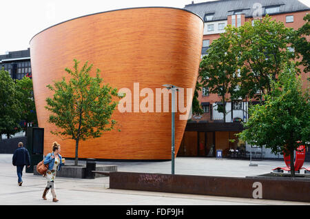 Die Kamppi - Kapelle des Schweigens - ist eine evangelische Kapelle in Kamppi, Helsinki, befindet sich auf dem Narinkka Platz. Helsinki. Stockfoto