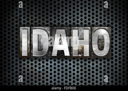 Das Wort "Idaho" in Vintage Metall Buchdruck Typ auf einem schwarzen Gitter industriellen Hintergrund geschrieben. Stockfoto