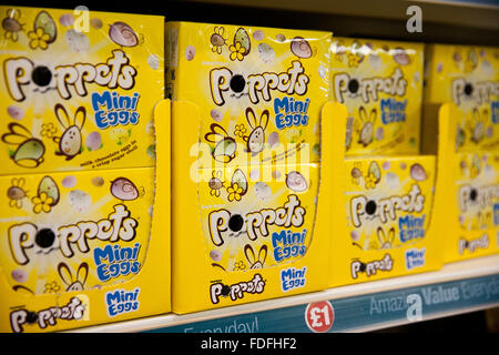Milchige Schokolade Frühling Tier Ostereier auf Verkauf in Poundland, da sie bereits einen Schritt voraus sind durch den Verkauf von Ostern Eiern Stockfoto