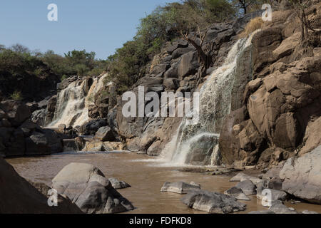 Ein Wasserfall in einer felsigen Schlucht in den Awash Nationalpark, Äthiopien Stockfoto