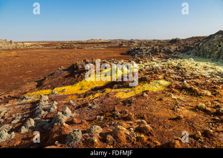 Getrocknete Schwefel Pools auf dem Gipfel des Dallol Salz Vulkan, Äthiopien Stockfoto