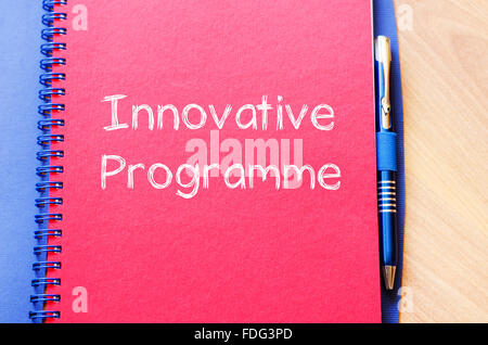 Innovativen Programmkonzept Text schreiben auf Notizbuch mit Stift Stockfoto