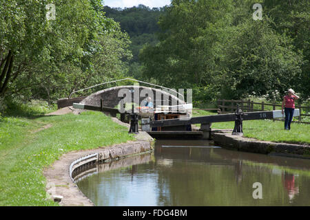 Sperren Sie auf der Caldon Kanal in der Nähe der Kreuzung mit der Fluss Churnet an Cheddleton im Churnet Tal Staffordshire England Stockfoto