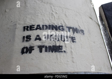 Graffiti auf eine aufrechte des Prince Of Wales Pier, Falmouth Stockfoto