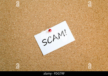 Notiz auf Kork Board Hintergrund- und Textfarbe Stockfoto