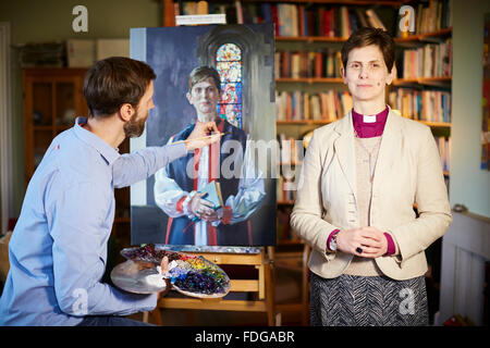 Libby Lane, Kirche Englands Bischof von Stockport Künstler Kunstwerk kreativ Kunst gemalte Porträt des Künstlers Tom Croft von Oxford Stockfoto