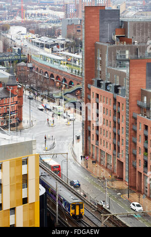 Manchester Deansgate Locks Regen feuchten Wetter verfolgt hohe Aussichtspunkt blickte Skyline Pfingstmontag Wert Straße Exemplar Rüben Schinken Stockfoto