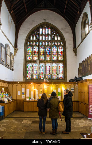 Glasfenster im Inneren, Haworth, St Michaels und alle Engel Kirche, Howarth West Yorkshire England Stockfoto