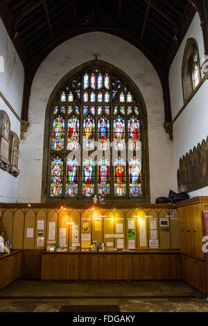 Glasfenster im Inneren, Haworth, St Michaels und alle Engel Kirche, Howarth West Yorkshire England Stockfoto