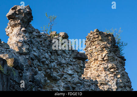 Alte Burgruine in Transkarpatien Ukraine Dorf Seredne Stockfoto