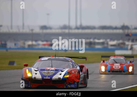 Daytona Raceway, Daytona Beach, Florida, USA. 31. Januar 2016. Rolex 24 Stunden Daytona Meisterschaften. #72 SMP RACING (RUS) FERRARI 488 GTE GTLM ANDREA BERTOLINI (ITA) JAMES CALADO (GBR) GIANMARIA BRUNI (ITA) VIKTOR SHAYTAR (RUS) Credit: Action Plus Sport/Alamy Live News Stockfoto