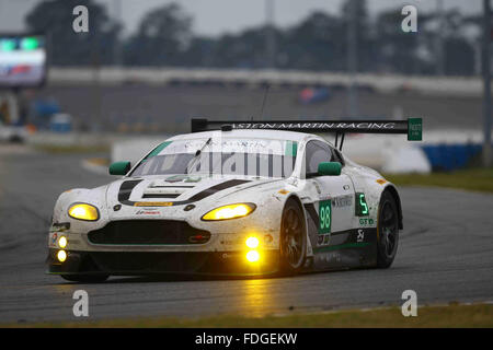 Daytona Raceway, Daytona Beach, Florida, USA. 31. Januar 2016. Rolex 24 Stunden Daytona Meisterschaften. #98 ASTON MARTIN RACING (GBR) ASTON MARTIN VANTAGE GT3 GTD PAUL DALLA LANA (CAN) MATHIAS LAUDA (AUT) PEDRO LAMY (PRT) RICHIE STANAWAY (NZL) Credit: Action Plus Sport/Alamy Live News Stockfoto