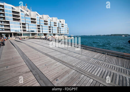 Torontos wellige Welle Deck ein experimentelles Design installiert am Harbourfront ein touristisches Gebiet im Zentrum Stadt. Stockfoto