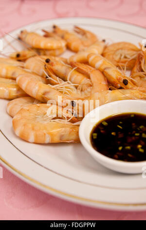 Garnelen gekocht im chinesischen Stil mit sauce Stockfoto