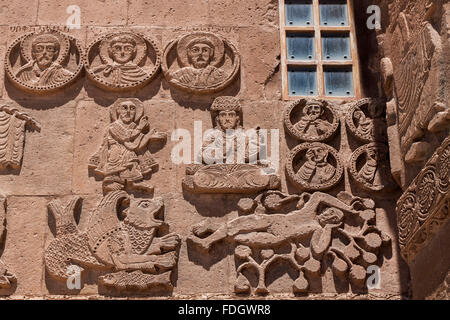 Reliefs in Akhtamar Kloster in der Van-See, Türkei. Stockfoto