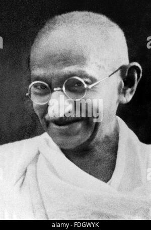 Mahatma Gandhi. Porträt von Mohandas Karamchand Gandhi (1869-1948), weithin bekannt als Mahatma Gandhi. Foto wahrscheinlich in den späten 1930er Jahren aufgenommen Stockfoto