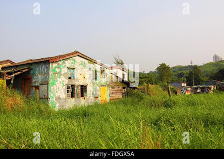 Ländliche Häuser in Landschaft von Hong Kong Stockfoto