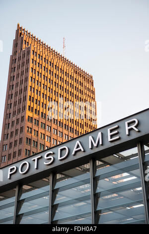 U-Bahnstation am Potsdamer Platz in Berlin, Deutschland Stockfoto