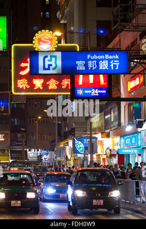 HONG KONG - 20 Dez., der belebtesten Straße in Yuen Long am 20. Dezember 2011. Yuen Long ist ein Stadtteil in Hong Kong. Stockfoto