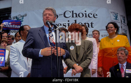 Washington, DC, USA, Juli 1992 Gouverneur von Arkansas William Clinton aus Arkansas spricht während einer Kampagne Stop Spendenaktion am Sitz der NARAL. Bildnachweis: Mark Reinstein Stockfoto