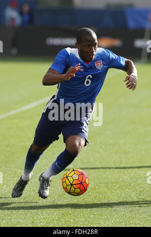 Carson, CA. 31. Januar 2016. USA Darlington Nagbe #6 führt einen Angriff der USA im Spiel zwischen Island und USA, Stub Hub Center in Carson, CA. Fotograf: Peter Joneleit/Cal Sport Media/Alamy Live News Stockfoto