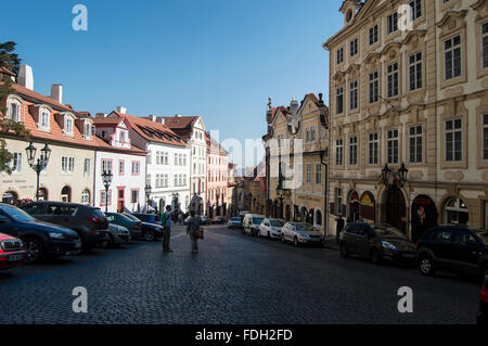 Gepflasterte Straße in Prag Stockfoto