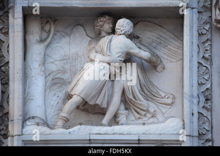 Jakob ringt mit dem Engel. Marmor Relief an der Südfassade der Mailänder Dom (Duomo di Milano) in Mailand, Lombardei, ich Stockfoto