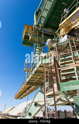 Teil Bau riesiger Steinbruch Mechanismus, Sommertag Stockfoto