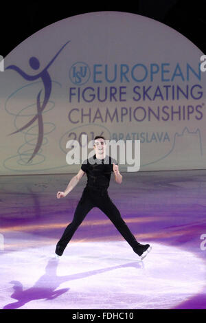 (160201)--BRATISLAVA, 1. Februar, 2016(Xinhua)--spanischer Eiskunstläufer Javier Fernandez, gold Medailist bei Männern führt während der Gala-Reformsynagogen Zeremonie von der 79. European Figure Skating Championships in Bratislava, Hauptstadt der Slowakei, am 31. Januar 2016 endet. (Xinhua/Andrej Klizan) Stockfoto