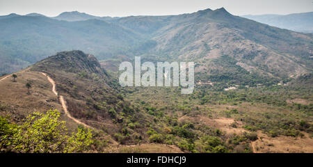 Bergige Landschaft im Mlilwane Wildlife Sanctuary in Swasiland, Afrika. Stockfoto