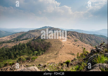 Bergige Landschaft im Mlilwane Wildlife Sanctuary in Swasiland, Afrika. Stockfoto