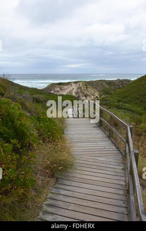 Fußweg zum Strand von auffälligen Klippe, Western Australia Stockfoto