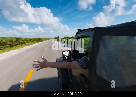 Fahren Jeep auf leeren Strand Road, Cozumel, Mexiko Stockfoto