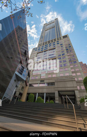 Hochhaus Wohnhaus in Melbourne Innenstadt. Vertikales Bild. Stockfoto