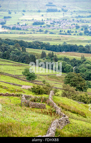 Wirtschaftsgebäude und Almen in die Täler von Yorkshire, England, UK. Stockfoto