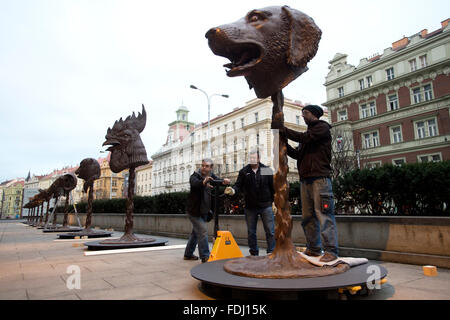 Tierkreis, eine Skulpturen-Projekt von Ai Weiwei, der weltberühmten chinesischen Künstler und Kritiker des Regimes Beijing wurde auf dem Display außerhalb der Trade Fair Palace in Prag, Tschechische Republik, 31. Januar 2016, wenige Tage vor seinem Autor Ankunft in der tschechischen Hauptstadt gelegt. (Foto/Michal Kamaryt CTK) Stockfoto
