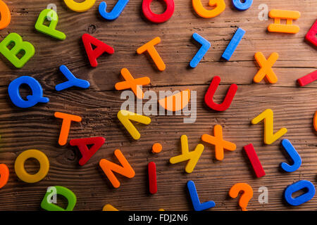 Bunte Kunststoff-Buchstaben Stockfoto