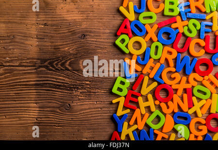 Bunte Kunststoff-Buchstaben Stockfoto