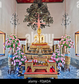 Phra Buddha Maravichai, Buddha Bild im Osten Aula. Tempel Wat Pho, Bangkok, Thailand. Stockfoto