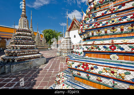 Pagoden der Tempel Wat Pho, Bangkok, Thailand. Stockfoto